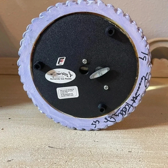 RARE and VHTF SIGNED by Emmett Kelly Jr 1994 Snow Globe. - Picture 11 of 15